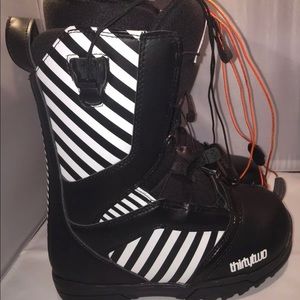 32 ThirtyTwo Groomer snowboarding boots